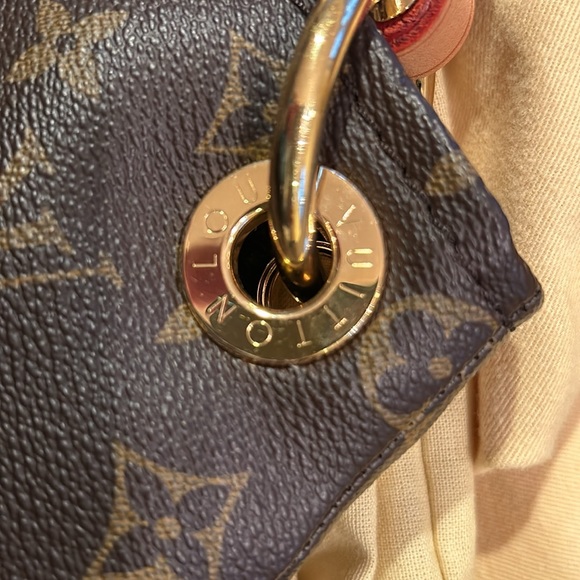 Louis Vuitton
Artsy Handbag Monogram Canvas Mm Hobo Bag - Picture 10 of 10